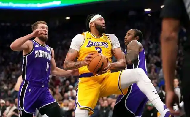 NBA:湖人113-100国王 詹姆斯19+6+7&一场破两纪录 浓眉21+20+6帽