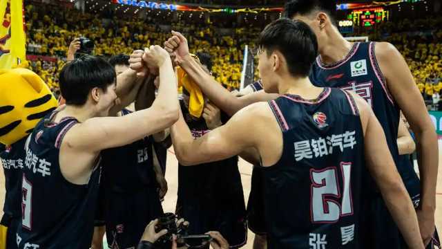 CCTV5 + 直播广东上海:CBA 季后赛焦点战,杜锋与卢伟的战术博弈
