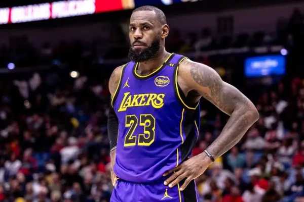 NBA:湖人132-134惜败老鹰 特雷杨31+20绝杀湖人 老詹39+11+10浓眉38+10+8