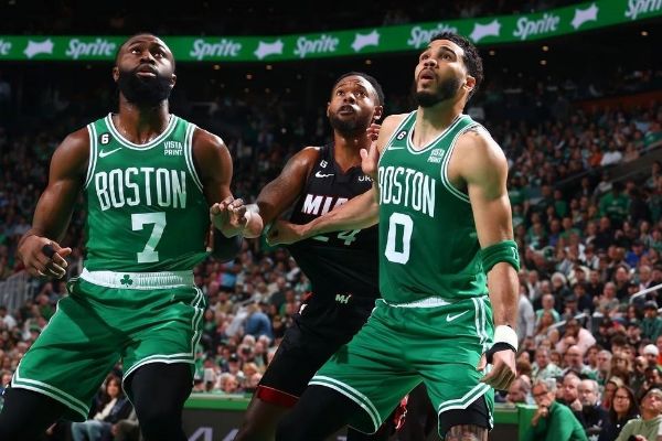 超越约基奇成NBA史上最大合同！ 布朗五年3.04亿美元提前续约凯尔特人！
